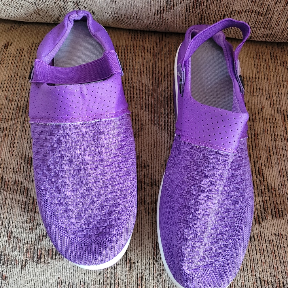 Summer stretch clogs